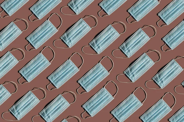 Pembe arka plandaki maskelerin kusursuz deseni