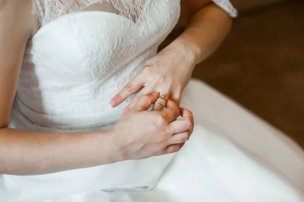 Novia en vestido blanco —  Fotos de Stock