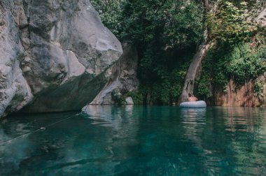 Bir genç Kanyon Hoynyuk