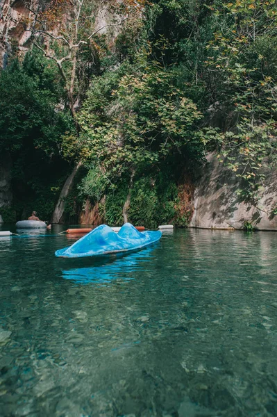 Lonely kayak en el cañón Goynuk — Foto de Stock