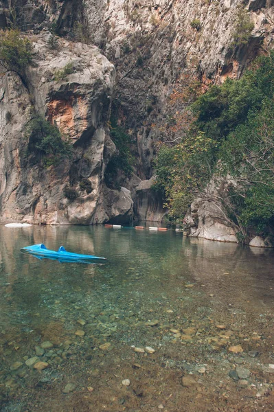 Kayak solitaire dans le canyon Goynuk — Photo