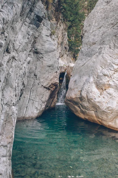 Canyon magnifique dans les montagnes — Photo