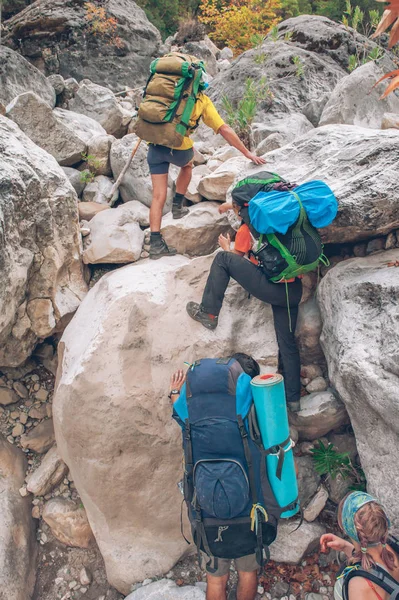 Kanyon turist bir grup — Stok fotoğraf