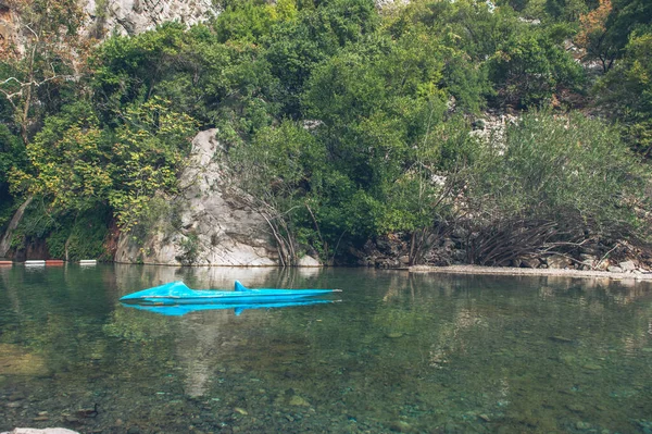 Enkele kajak in de canyon — Stockfoto