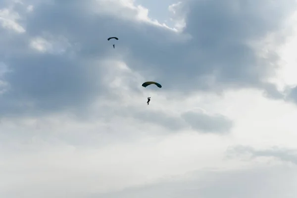 Skydiver in de hemel — Stockfoto