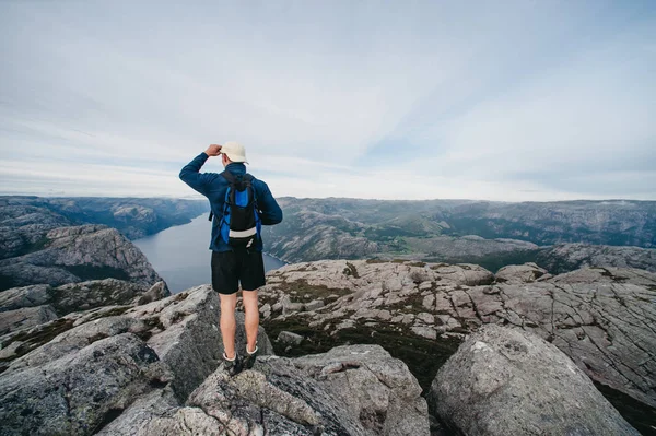 Norsko je nezapomenutelným místem pro muže — Stock fotografie