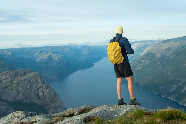 Noruega es un país de paisajes y naturaleza — Foto de Stock