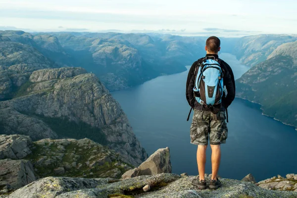 Noruega é um país de paisagens e natureza — Fotografia de Stock