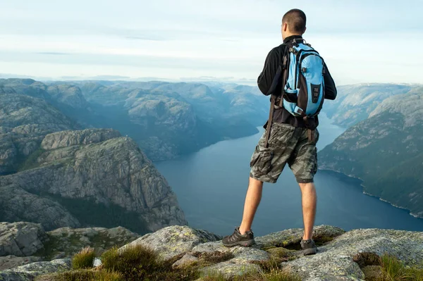 Noruega é um país de paisagens e natureza — Fotografia de Stock