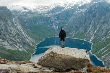 Trolltunga Norveç'te muhteşem güzelliktir