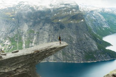 Trolltunga Norveç'te muhteşem güzelliktir