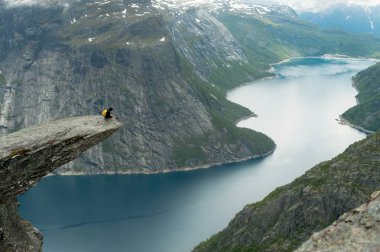 Trolltunga Norveç'te muhteşem güzelliktir