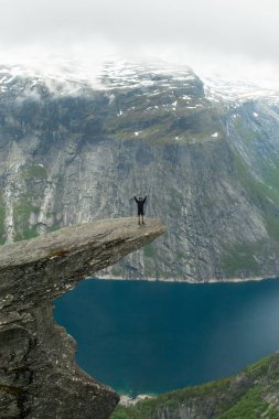 Trolltunga Norveç'te muhteşem güzelliktir