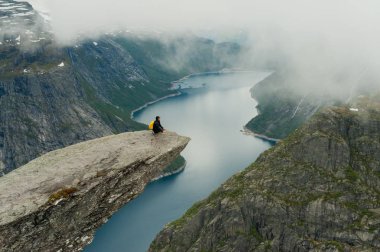Trolltunga Norveç'te muhteşem güzelliktir