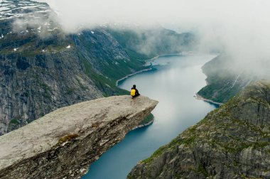 Trolltunga Norveç'te muhteşem güzelliktir