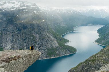 Trolltunga Norveç'te muhteşem güzelliktir