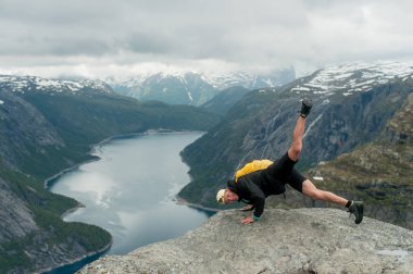 Trolltunga Norveç'te muhteşem güzelliktir
