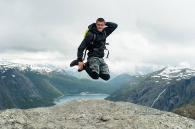 Trolltunga Norveç'te muhteşem güzelliktir