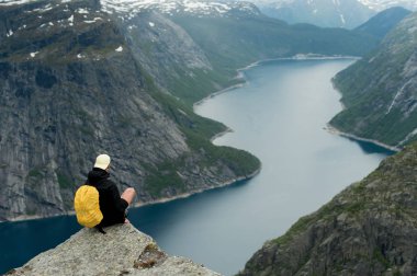 Trolltunga Norveç'te muhteşem güzelliktir