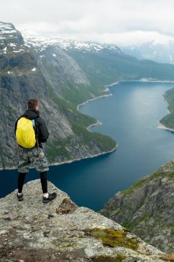 Trolltunga Norveç'te muhteşem güzelliktir
