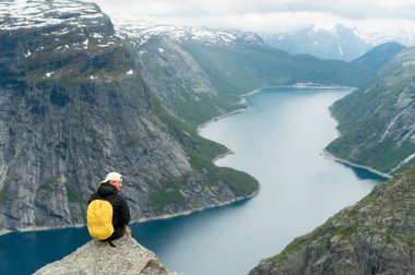 Trolltunga Norveç'te muhteşem güzelliktir
