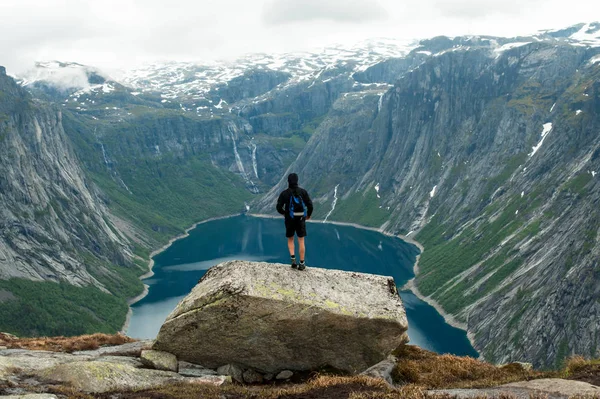 Trolltunga Norveç'te muhteşem güzelliktir