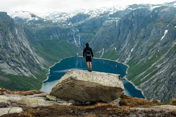 Χώρου (Trolltunga) στη Νορβηγία είναι θαυμάσιο ομορφιά — Φωτογραφία Αρχείου