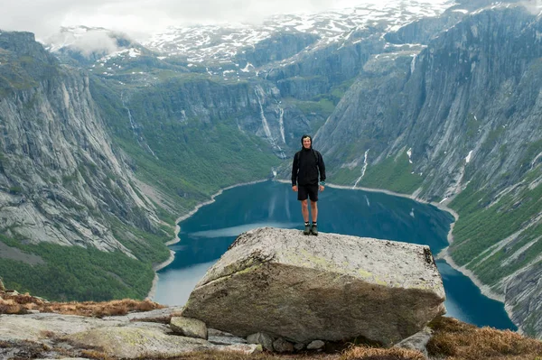 Χώρου (Trolltunga) στη Νορβηγία είναι θαυμάσιο ομορφιά — Φωτογραφία Αρχείου