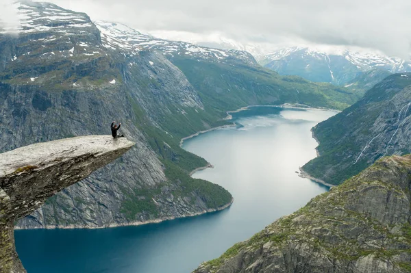 Χώρου (Trolltunga) στη Νορβηγία είναι θαυμάσιο ομορφιά — Φωτογραφία Αρχείου