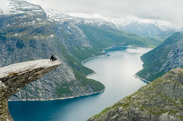 Χώρου (Trolltunga) στη Νορβηγία είναι θαυμάσιο ομορφιά — Φωτογραφία Αρχείου