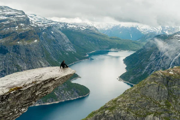 Χώρου (Trolltunga) στη Νορβηγία είναι θαυμάσιο ομορφιά — Φωτογραφία Αρχείου