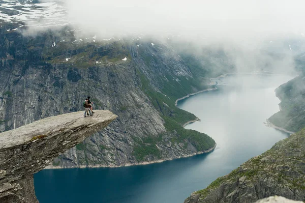 Χώρου (Trolltunga) στη Νορβηγία είναι θαυμάσιο ομορφιά — Φωτογραφία Αρχείου