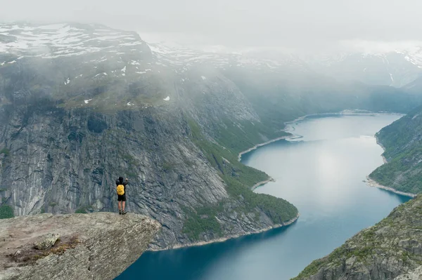 Trolltunga en Noruega es una belleza fabulosa — Foto de Stock