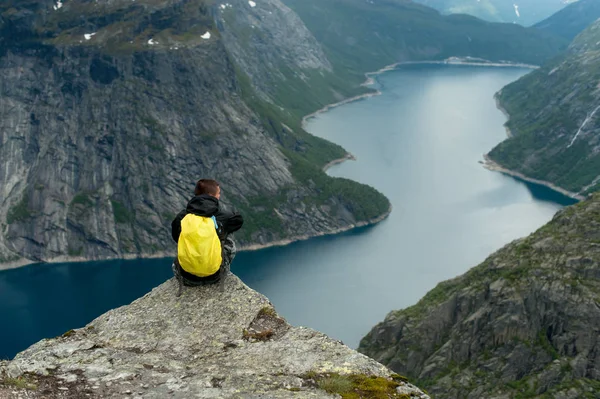 Χώρου (Trolltunga) στη Νορβηγία είναι θαυμάσιο ομορφιά — Φωτογραφία Αρχείου