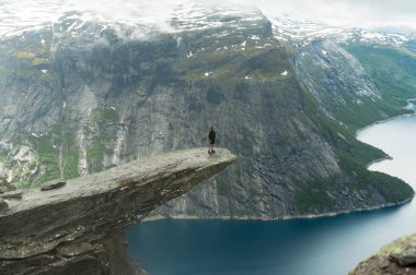 Trolltunga Norveç'te muhteşem güzelliktir