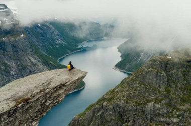 Trolltunga Norveç'te muhteşem güzelliktir