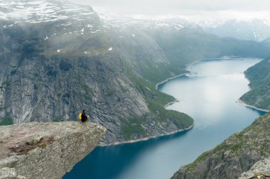 Trolltunga Norveç'te muhteşem güzelliktir