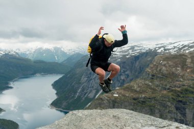 Trolltunga Norveç'te muhteşem güzelliktir