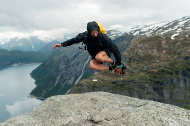Trolltunga Norveç'te muhteşem güzelliktir