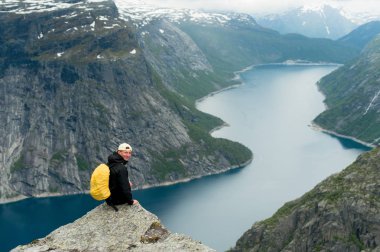 Trolltunga Norveç'te muhteşem güzelliktir
