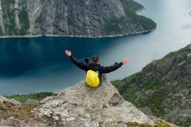 Trolltunga Norveç'te muhteşem güzelliktir