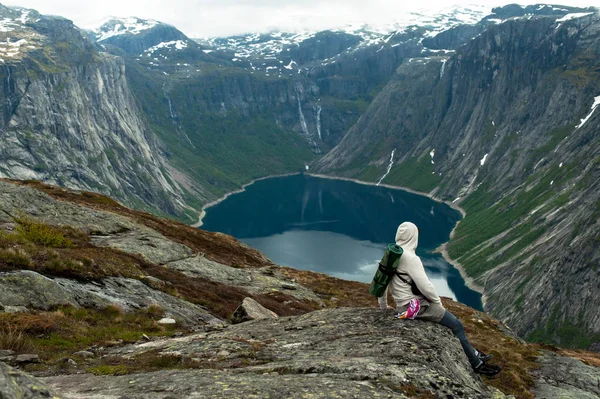 Χώρου (Trolltunga) στη Νορβηγία είναι θαυμάσιο ομορφιά — Φωτογραφία Αρχείου