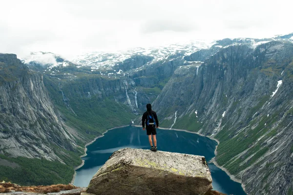 Χώρου (Trolltunga) στη Νορβηγία είναι θαυμάσιο ομορφιά — Φωτογραφία Αρχείου