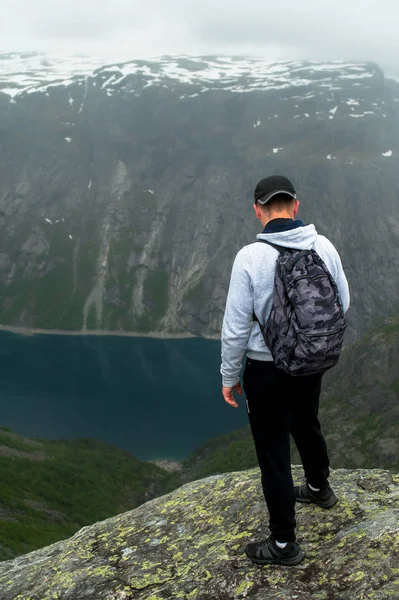 Χώρου (Trolltunga) στη Νορβηγία είναι θαυμάσιο ομορφιά — Φωτογραφία Αρχείου