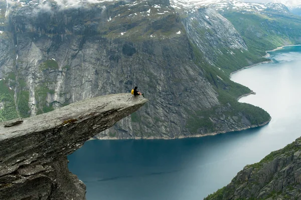 Trolltunga en Noruega es una belleza fabulosa — Foto de Stock