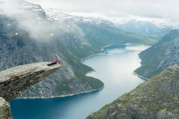 Χώρου (Trolltunga) στη Νορβηγία είναι θαυμάσιο ομορφιά — Φωτογραφία Αρχείου