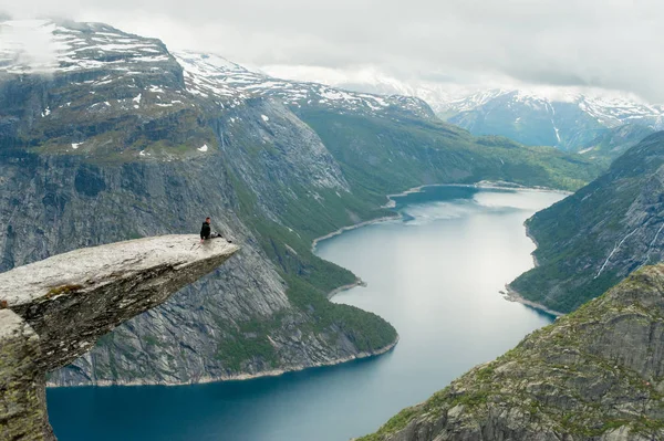 Χώρου (Trolltunga) στη Νορβηγία είναι θαυμάσιο ομορφιά — Φωτογραφία Αρχείου