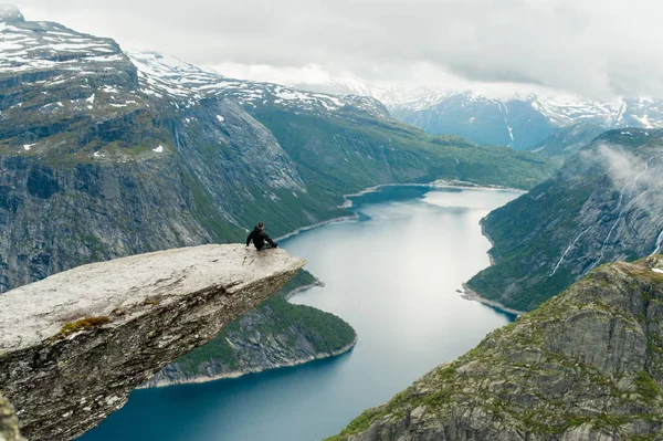 Χώρου (Trolltunga) στη Νορβηγία είναι θαυμάσιο ομορφιά — Φωτογραφία Αρχείου