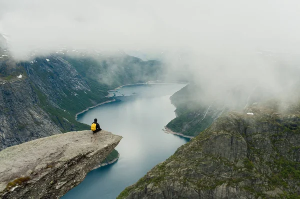 Trolltunga Norveç'te muhteşem güzelliktir