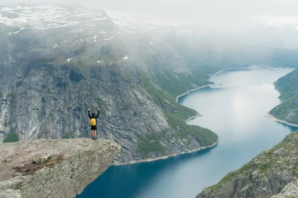 Trolltunga, Norvégiában a mesés szépség — Stock Fotó